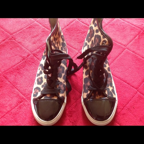 IXX Shoes - Leopard Cloth High Tops Ladies Size 7